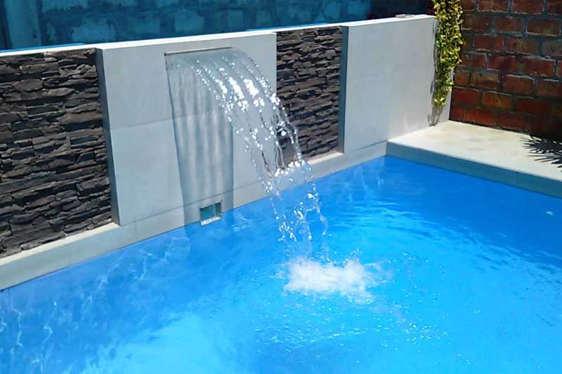 Piscinas con cascadas