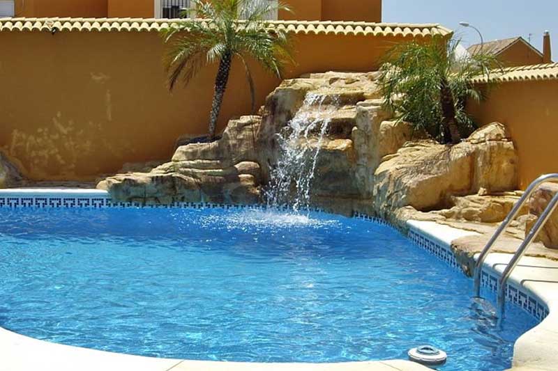 Piscinas con cascadas