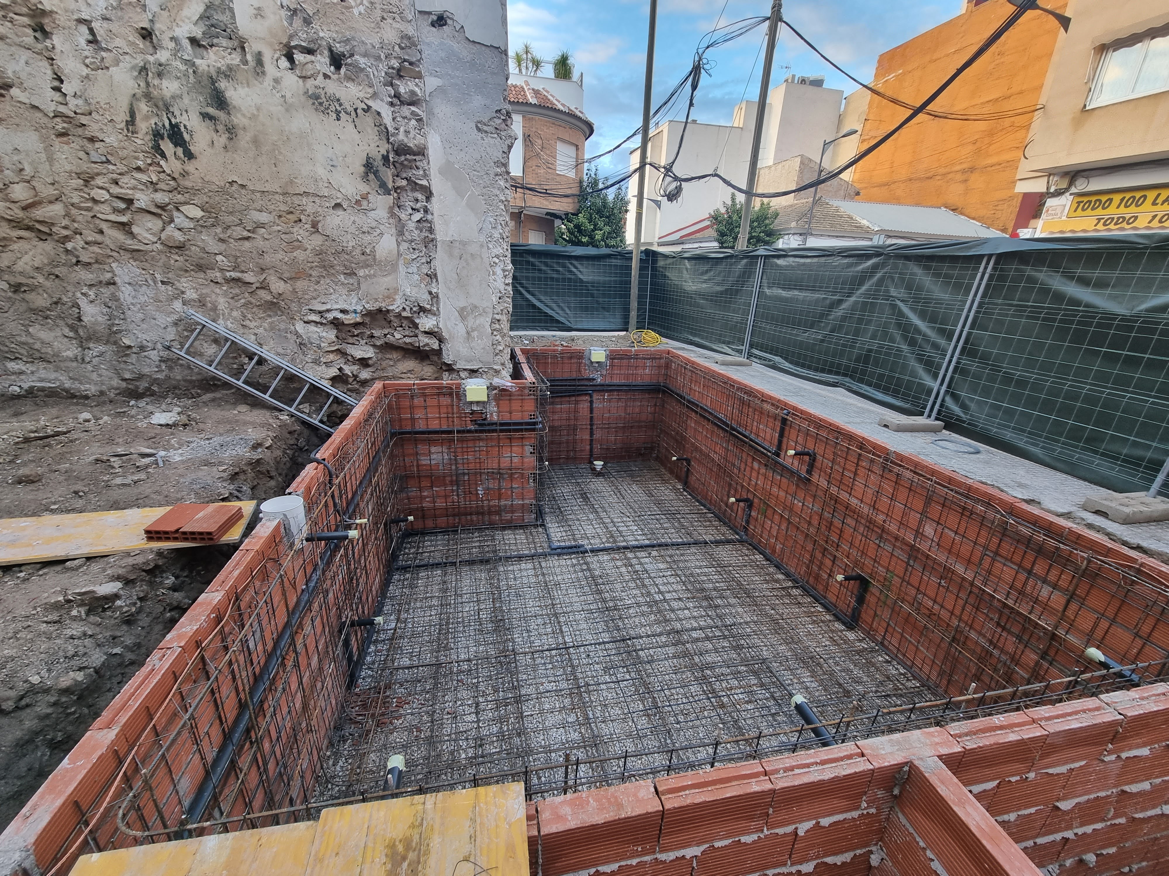 Fase documentada de la construcción de una piscina de obra